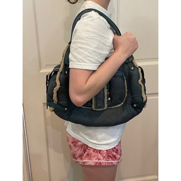 Ferragamo Frosted Luxe – Shearling Chic Shoulder Bag in Leather Elegance - Picture 3 of 16